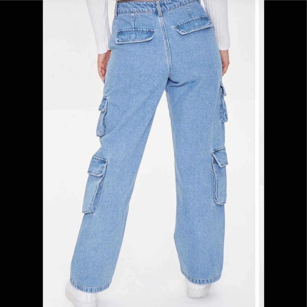 Forever 21 Relaxed Cargo Jeans NWT - Picture 3 of 8